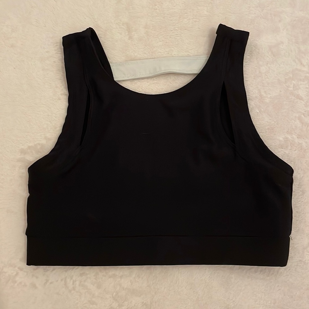 Black sports bra